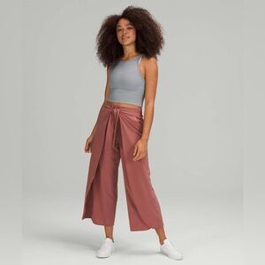 Lululemon Wide leg wrap crop pant size 10